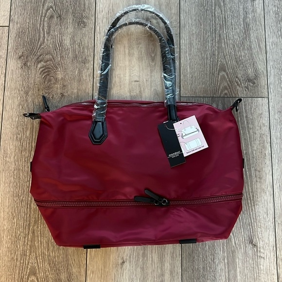 Mondani Handbags - Mondani New York Weekender Bag
